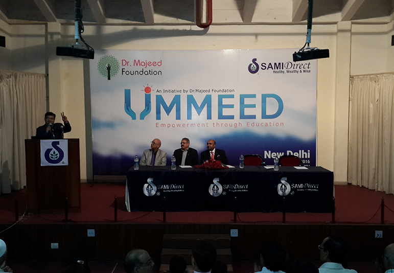 Dr. Majeed Foundation Distributed The Cheques to the Needy Students as Educational Assistance Under Its Project 'UMMEED'. Mr. Shaheen Majeed - Markteing Director Sami-Sabinsa Group was the Chief Guest