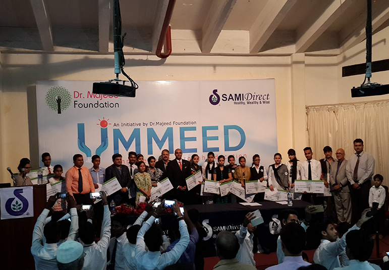 Dr. Majeed Foundation Distributed The Cheques to the Needy Students as Educational Assistance Under Its Project 'UMMEED'. Mr. Shaheen Majeed - Markteing Director Sami-Sabinsa Group was the Chief Guest