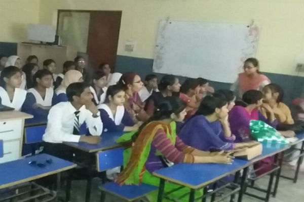 Dr. Majeed Foundation Conducted 'Health Awareness Seminar & Career Building Program' at Pharmacy Department of (M.I.T.) Moradabad Institute of Technology For The Project Learn & Earn